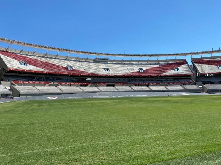 Estadio Monumental césped