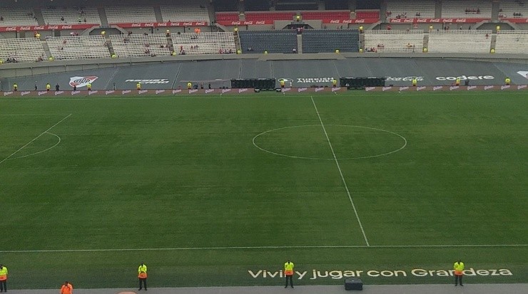 Así está el césped del Monumental hoy 