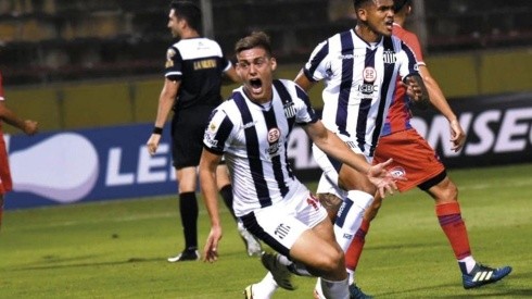 El festejo del ex River al marcar su primer gol con Talleres.