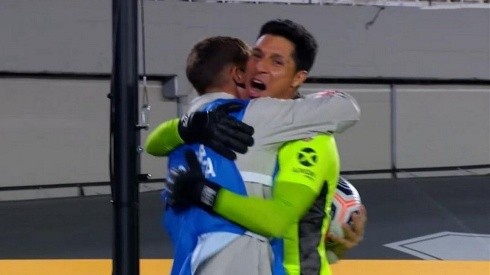 El abrazo inolvidable entre Enzo y Mateo, hace un año atrás.