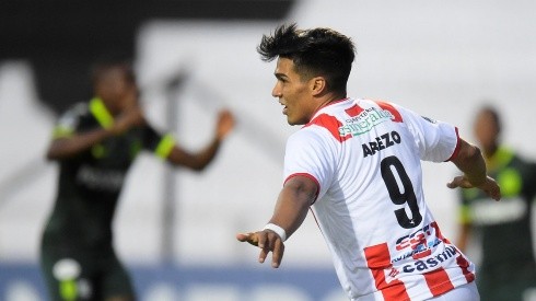 Arezo tuvo un 2021 espectacular en River Plate de Uruguay y dio el salto a Europa.