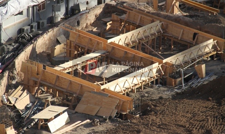 Avanza el encofrado en la Centenario Baja