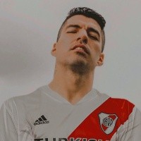 Las mejores promesas de los hinchas si Luis Suárez llega a River