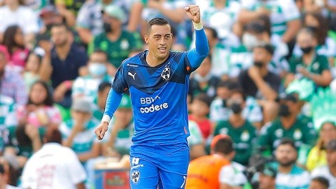 Rogelio Funes Mori anotó dos goles para Rayados en la derrota de su equipo ante Santos Laguna por 4 a 3 en la primera fecha del Apertura mexicano.