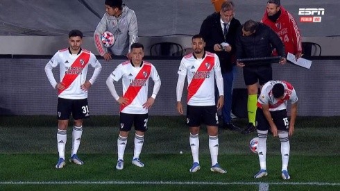 River jugó un muy mal primer tiempo contra Godoy Cruz y Marcelo Gallardo hizo cuatro cambios juntos para el inicio de la segunda mitad.