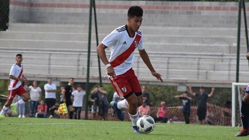 El volante ofensivo probará suerte en la segunda categoría del fútbol argentino.