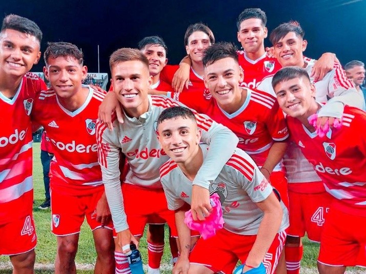 Seis debutantes durante el triunfo de River vs. Universidad de Chile en  Salta