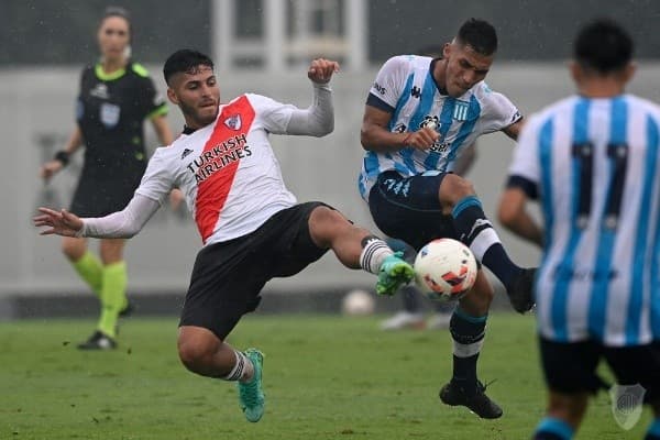 Casasola es el cinco titular de la Reserva y uno de los puntos más altos del equipo. (Foto: Prensa River).