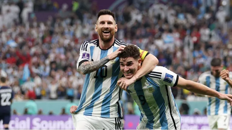 El festejo de Lionel Messi y Julián Álvarez en la última Copa del Mundo disputada en Qatar.
