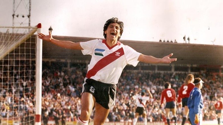 Como jugador, Ramón defendió la camiseta en 175 partidos y anotó 84 goles.