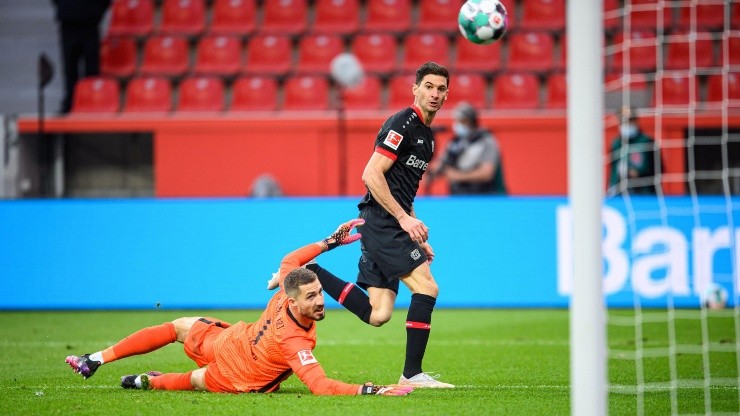 Lucas Alario convirtió en la victoria del Bayer Leverkusen por 3 a 1 ante el Frankfurt por la fecha número 31 de la Bundesliga.