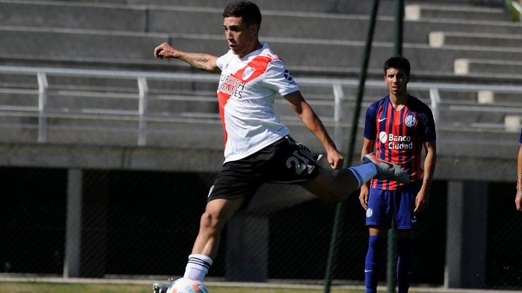 Santiago Montiel dejaría River para jugar a préstamo en Rosario Central, el primo de Gonzalo juega como lateral por izquierda.