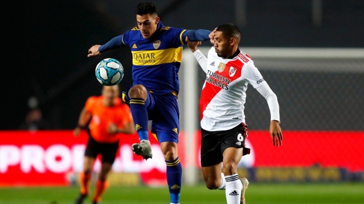 River y Boca disputan un nuevo Superclásico del fútbol argentino.