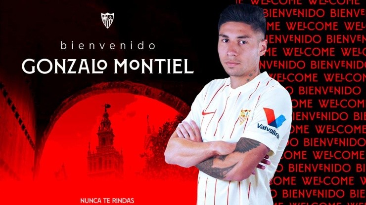 Gonzalo Montiel arribó a Sevilla para firmar su contrato con el elenco andaluz por los próximos cinco años.