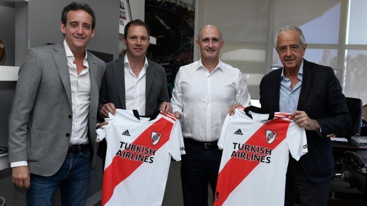 Este sábado se celebró la firma del nuevo contrato con Adidas.
