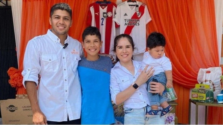 Robert Rojas disfruta con su familia en sus vacaciones en Paraguay