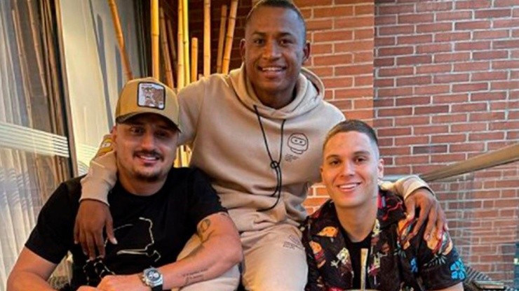 Juanfer junto a sus amigos Iván Ceballos Zapata y Fabio Burbano en Colombia, en los próximos días representará a Colombia en un amistoso y luego regresará a River.