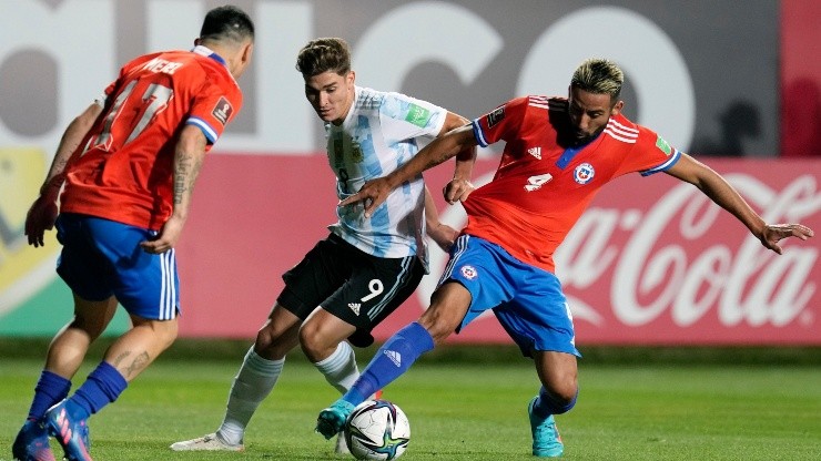 Argentina venció a Chile por 2-1 en Calama.