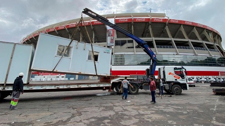 El estadio de River comenzó su camino para ser el más grande de Sudamérica, este martes se instaló un obrador para el comienzo de las obras en el Monumental.