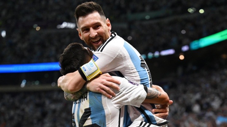 Messi, de penal, marcó el segundo para la Selección Argentina frente a Países Bajos.