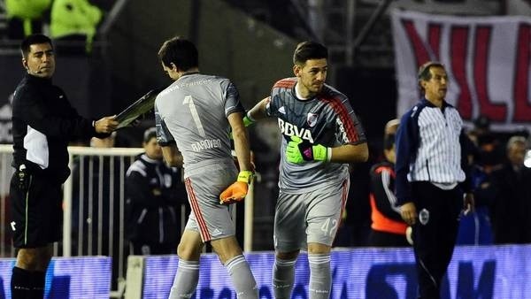 Sale Barovero, entra Batalla. River ganó aquel partido por 1 a 0, ante Gimnasia, el 14 de mayo de 2016.