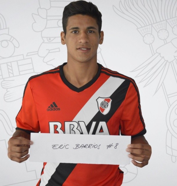 Barrios jugó varios partidos en la Reserva como lateral derecho y volante central