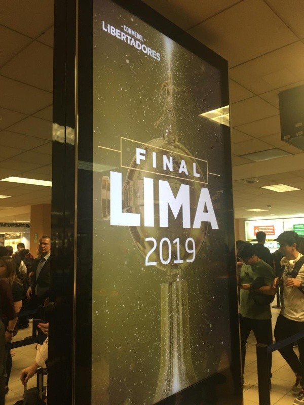 La final de la Libertadores se vive desde que el público llega al aeropuerto. La final de la Libertadores se vive desde que el público llega al aeropuerto.