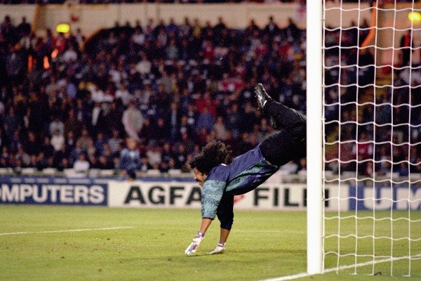 La atajada que es una marca registrada de Higuita. La atajada que es una marca registrada de Higuita.