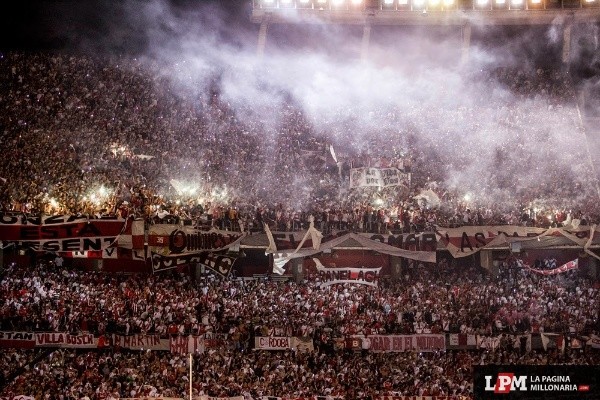 La hinchada de River de fiesta en El Monumental La hinchada de River de fiesta en El Monumental