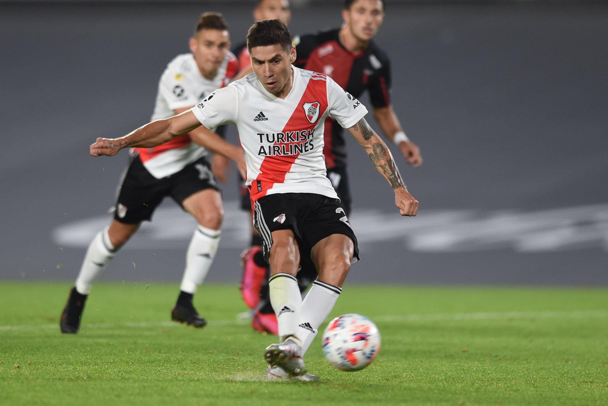 El momento en el que Cachete hace de las suyas (Prensa River)