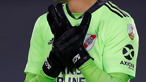 El nombre de Germán Lux se puede leer en el abrojo.