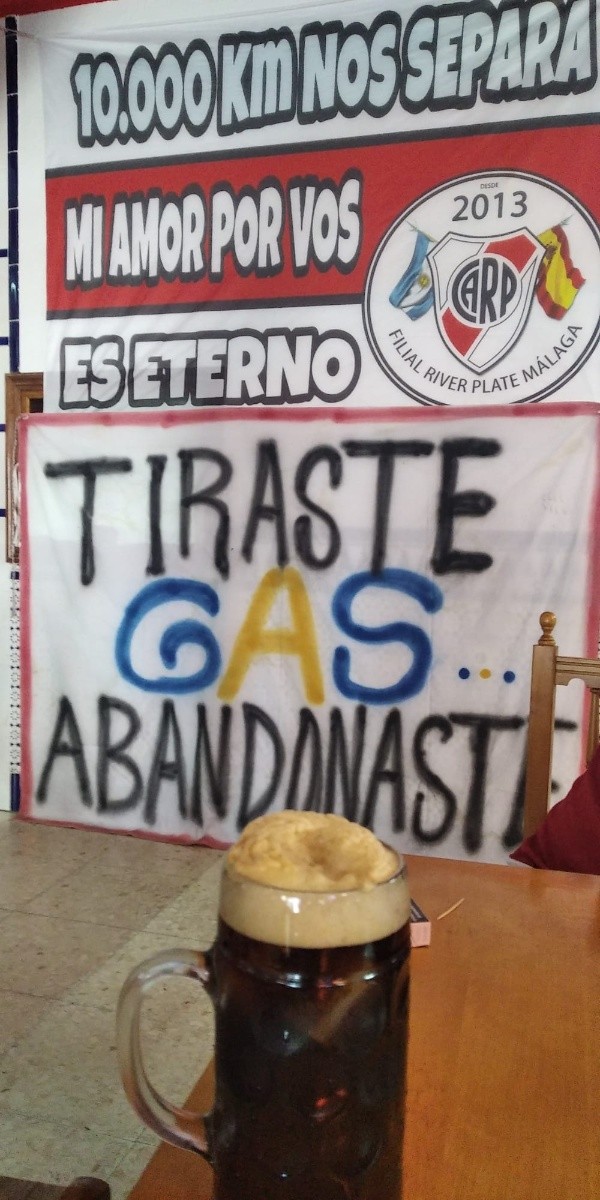 Algunas de las banderas históricas de la filial (Filial Málaga)