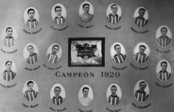 La camiseta a bastones que más vistió River (cariverplate.com.ar)