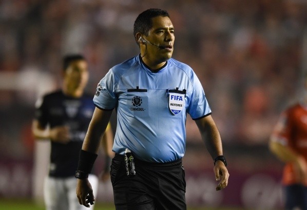 Diego Haro estará en las cabinas controlando el VAR. (Foto: Getty).