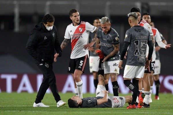 El árbitro cortó una contra clara de River cuando Nacho se tiró al piso. (Foto: Getty).