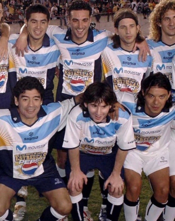 La foto de Gallardo posando con Messi y Maradona (Archivo)