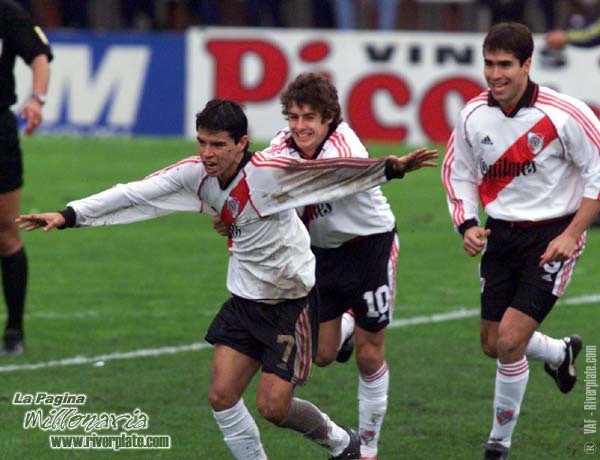 Saviola, Aimar y Ángel. Calidad pura. (Foto: LPM).