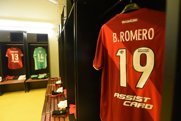 La camiseta roja de River espera en el vestuario visitante. (Foto: Prensa River).