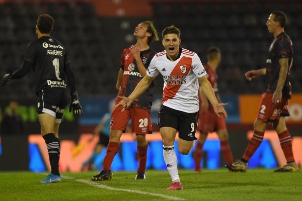 gol julian alvarez river newells gol julian alvarez river newells