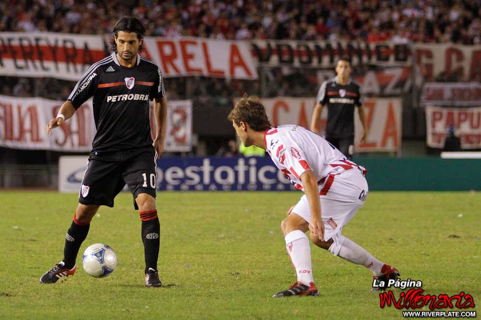 Alejandro Domíguez jugó 76 partidos en River, marcó 17 goles y brindó 19 asistencias. (Foto: Archivo).