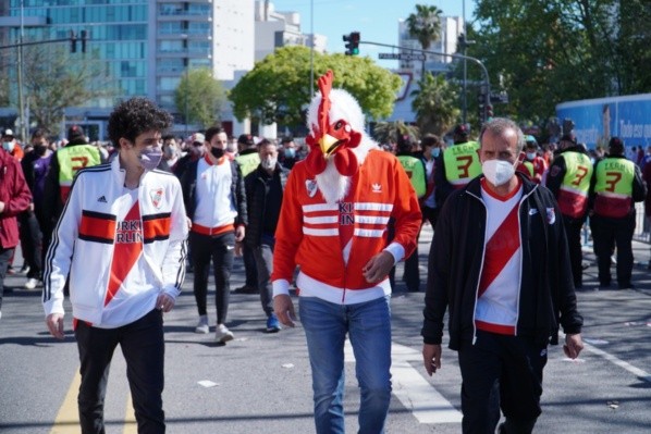 Si bien la apertura de las puertas demoró un poco más de lo pautado, el grueso ngreso de los hinchas al estadio fue sin inconvenientes.