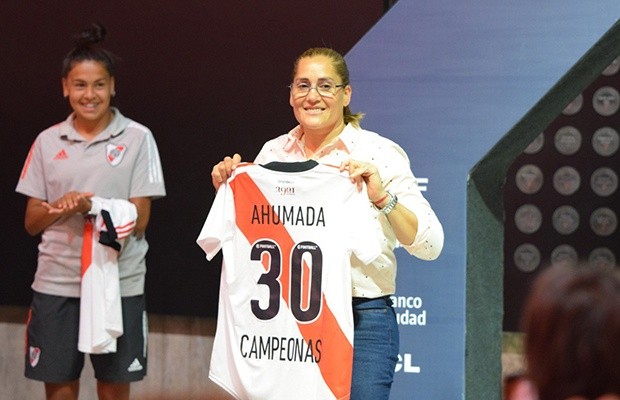 Emilce Ahumada durante el homenaje que le hizo River (Prensa River)