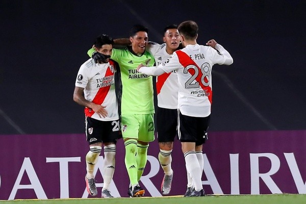 Tomás Lecanda y Felipe Peña junto a Casco y Enzo Pérez en la recordada noche contra Santa Fe. (Foto: Getty).