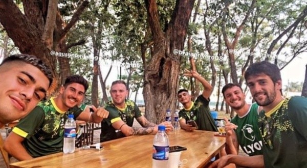 Fontana junto a sus nuevos compañeros en el Halcón.