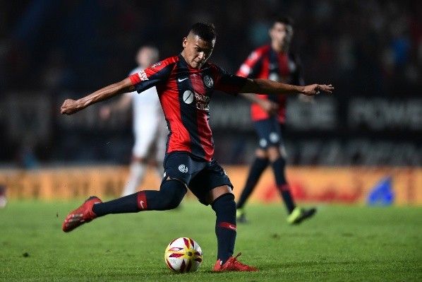 El lateral derecho tiene contrato con San Lorenzo hasta diciembre de 2023. (Foto: Getty).