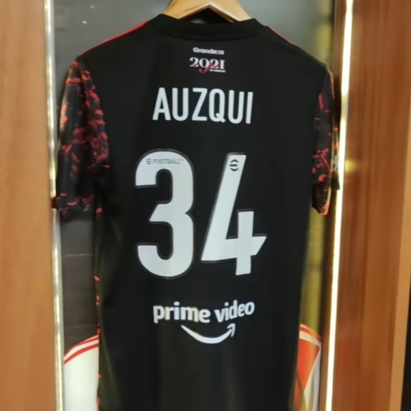 La casaca número 34 de Auzqui ya está lista en el vestuario.