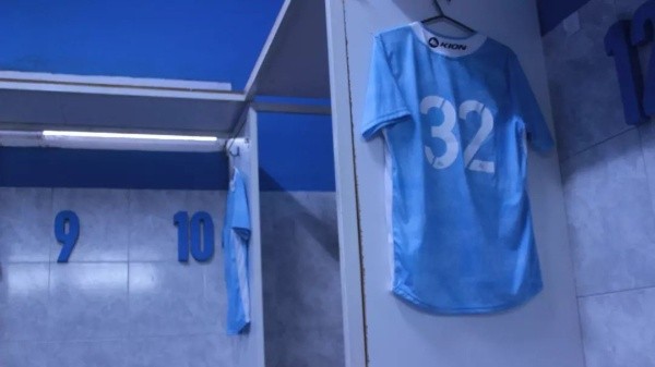 La camiseta 32 que utilizó Scocco en su estreno en Hughes. (Foto: @hughes_fbc).