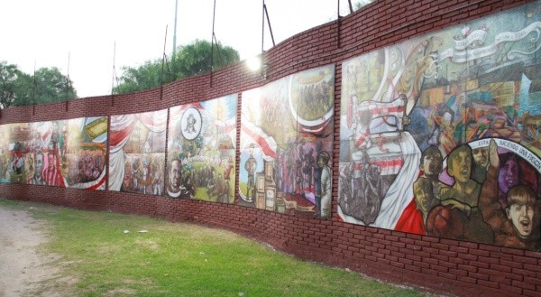 La historia de River se va contando en diferentes tramos dentro del mural.