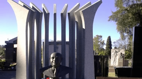 El mausoleo de Antonio Vespucio Liberti en el Cementerio de Chacarita tiene la forma del Monumental, su más grande creación.