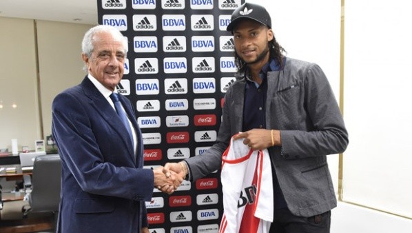 Al llegar a River, Mina firmó un contrato por cuatro años, hasta junio de 2020. Jugó un total de 20 partidos. (Foto: Prensa River).